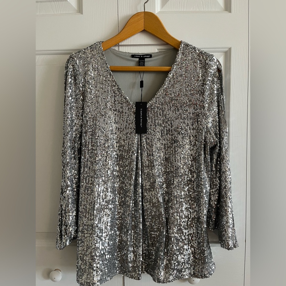 NWT - Cable & Gauge Silver Sequin Women's Top with Bell Sleeves w/ Slits (sz XL)